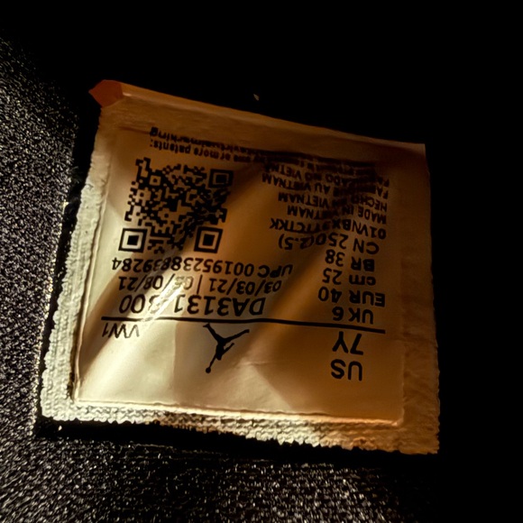 Youth boys Jordan Zion 1 “let’s dance” sneakers - Picture 6 of 6